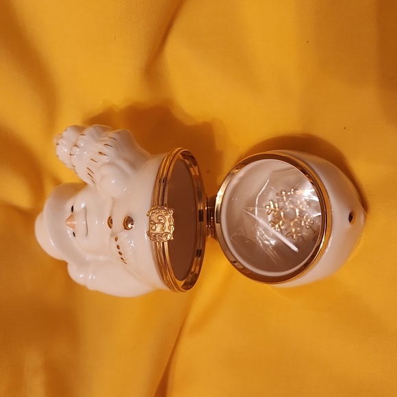 Lenox Snowman Limoge Box with snowflake charm. - Picture 4 of 8